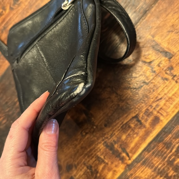 Vintage Genuine Leather Crossbody Black Bag Made in Columbia - Picture 11 of 12